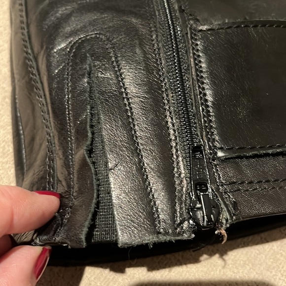 TOWN SHOES Tall Black Leather Riding Boots gold accent buckle
size 8 EUC - Picture 14 of 14